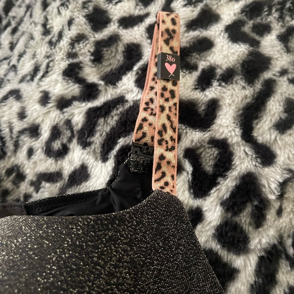 3 brand new Victoria secret push up perfect shape bras size 38D - Picture 6 of 10